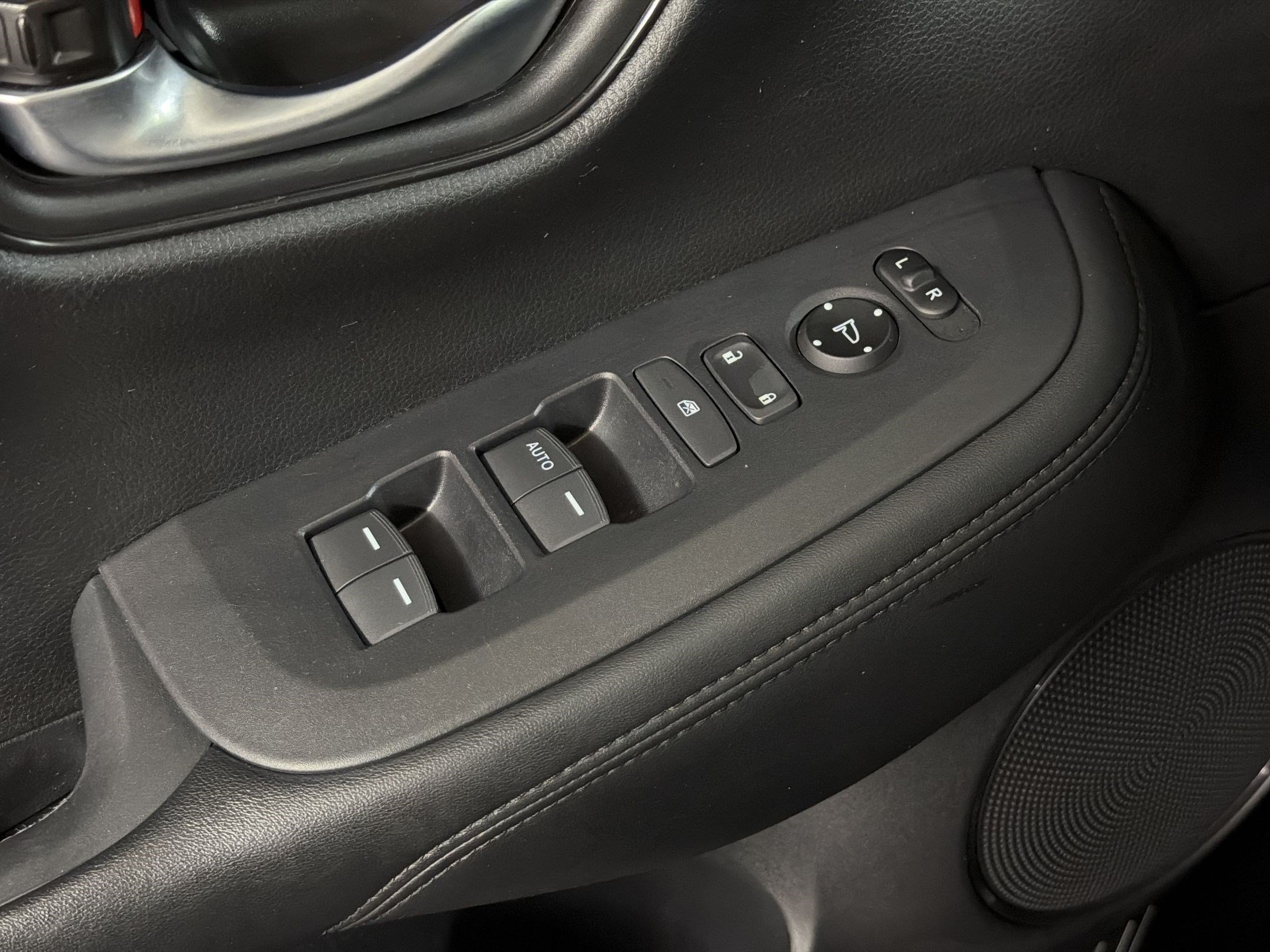 Certified 2025 Honda HR-V LX image 25