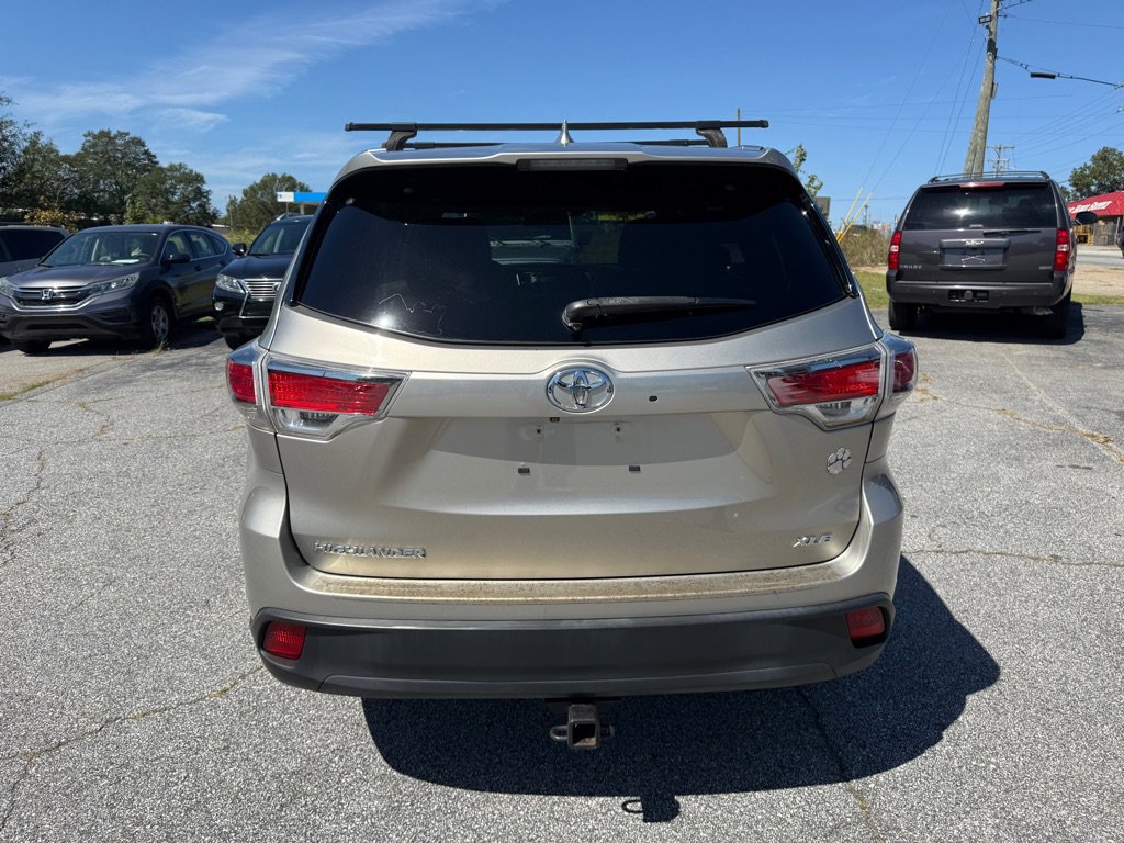 Used 2014 Toyota Highlander XLE image 6