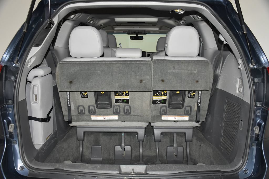 Used 2015 Toyota Sienna XLE Premium FWD image 28