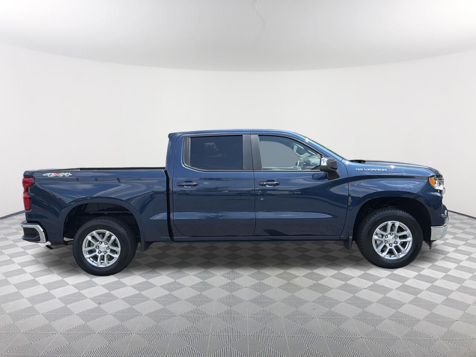Used 2023 Chevrolet Silverado 1500 LT AWD/4WD image 4