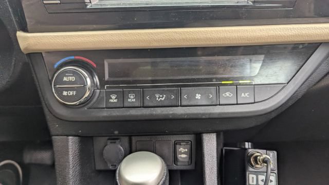Used 2014 Toyota Corolla LE FWD image 34