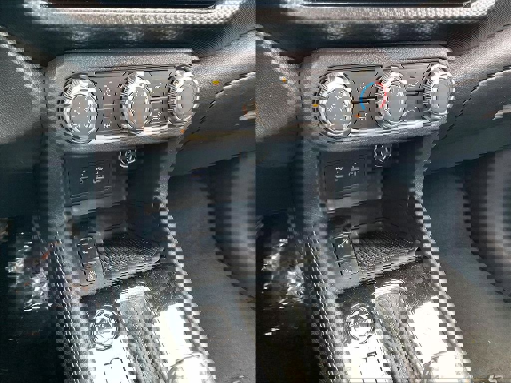 Used 2023 Nissan Kicks SV FWD image 24