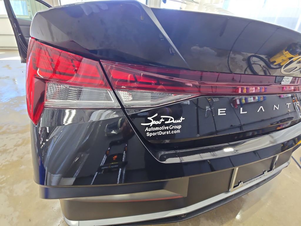 Certified 2025 Hyundai Elantra Limited image 35