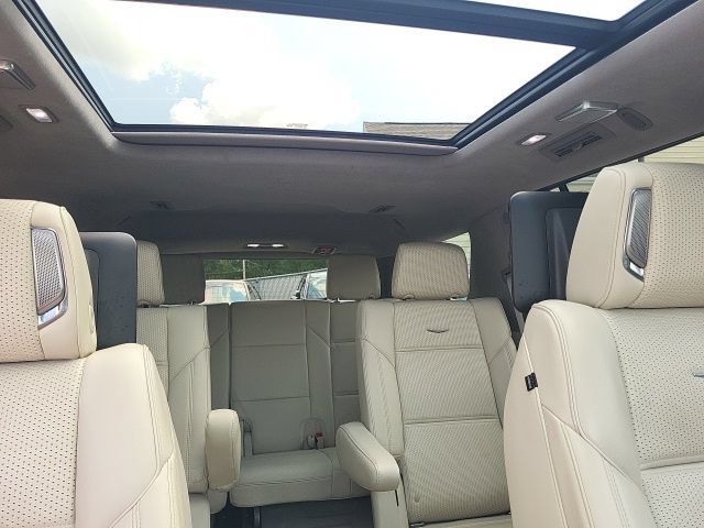 Used 2021 Cadillac Escalade Premium Luxury Platinum AWD/4WD image 8