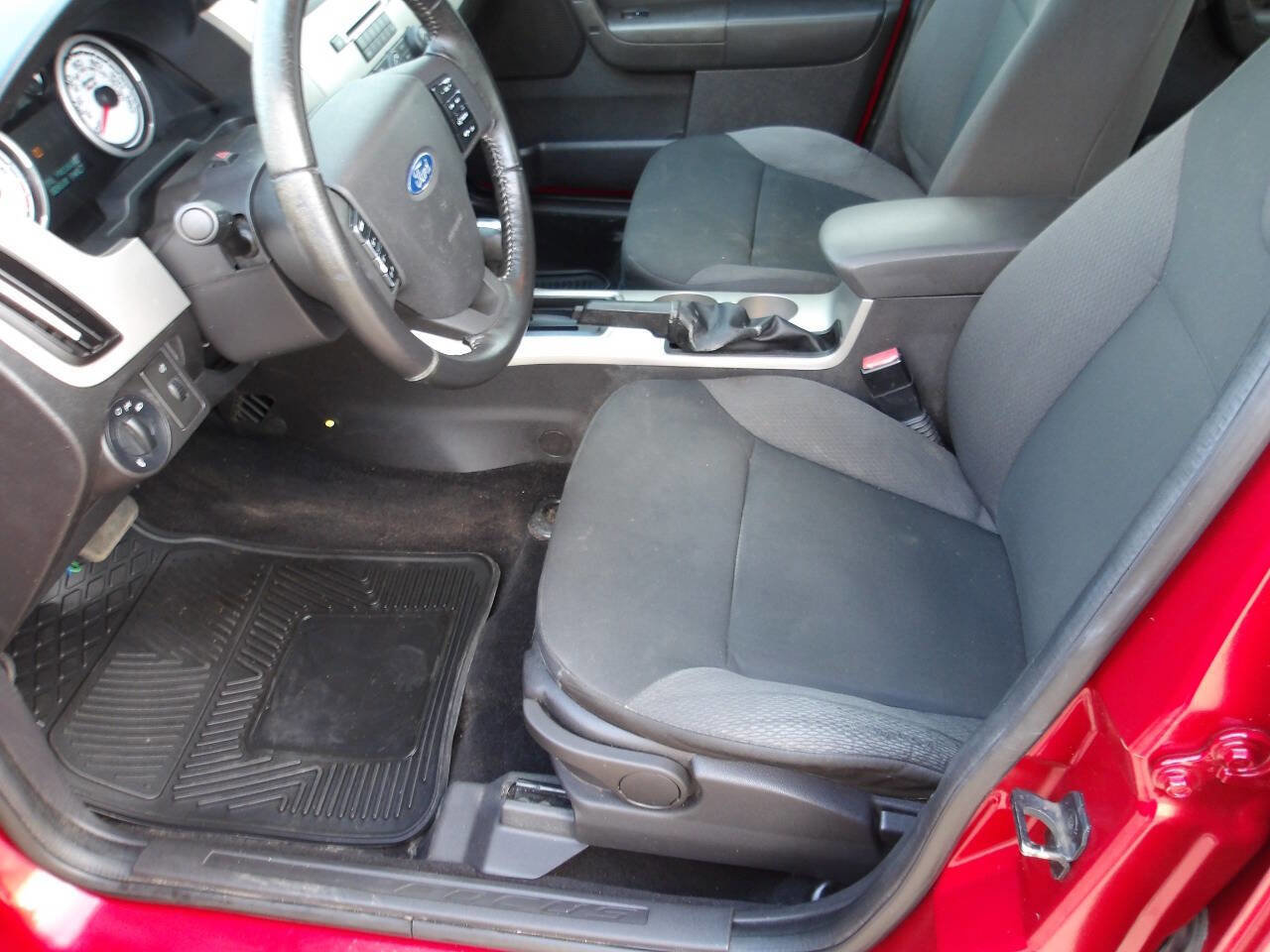 Used 2009 Ford Focus SES FWD image 5