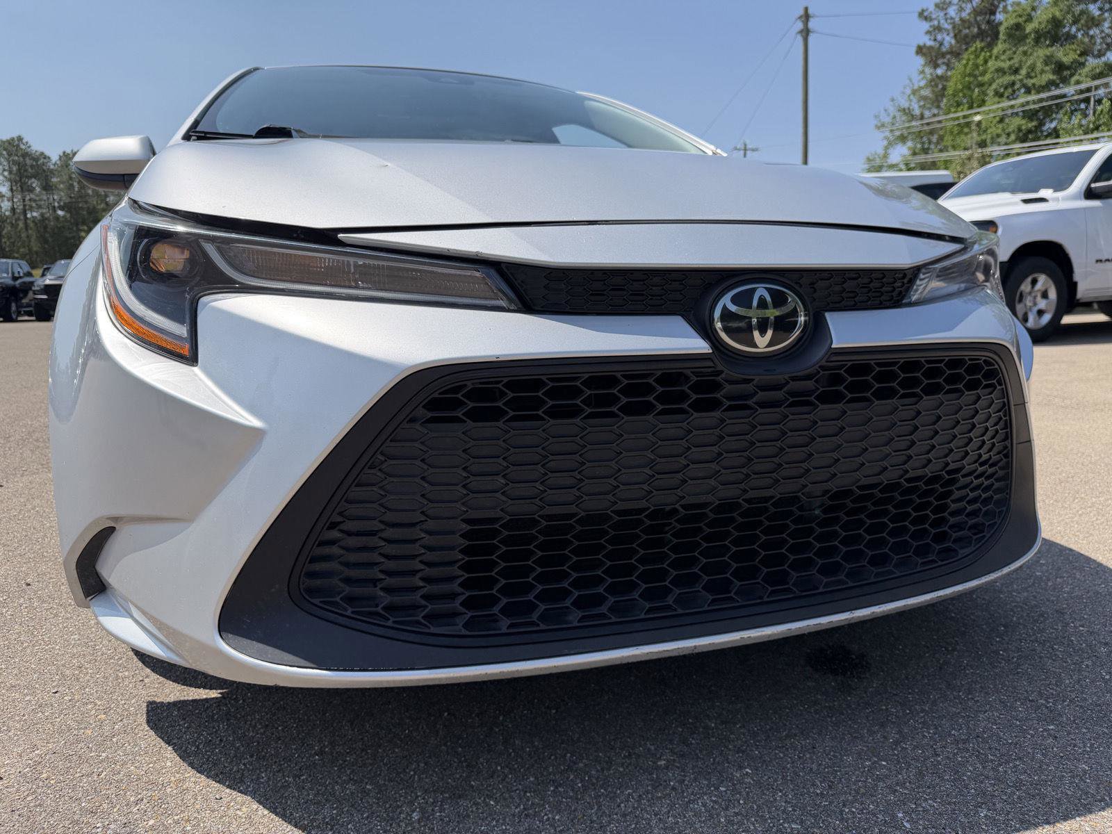 Used 2022 Toyota Corolla LE FWD image 22