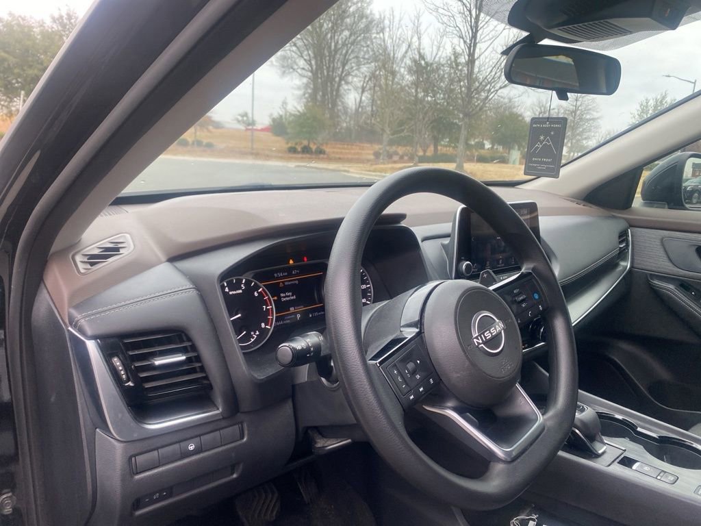 Used 2023 Nissan Rogue SV image 13