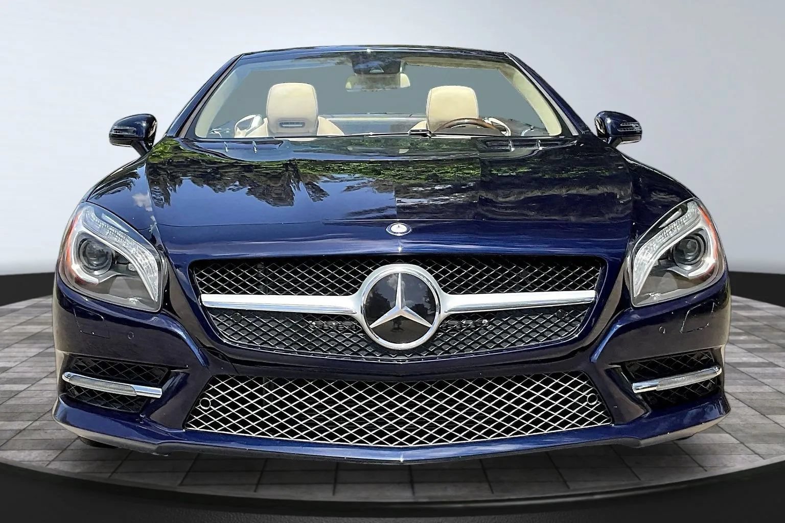 Used 2013 Mercedes-Benz SL 550 w/ Premium Pkg image 2