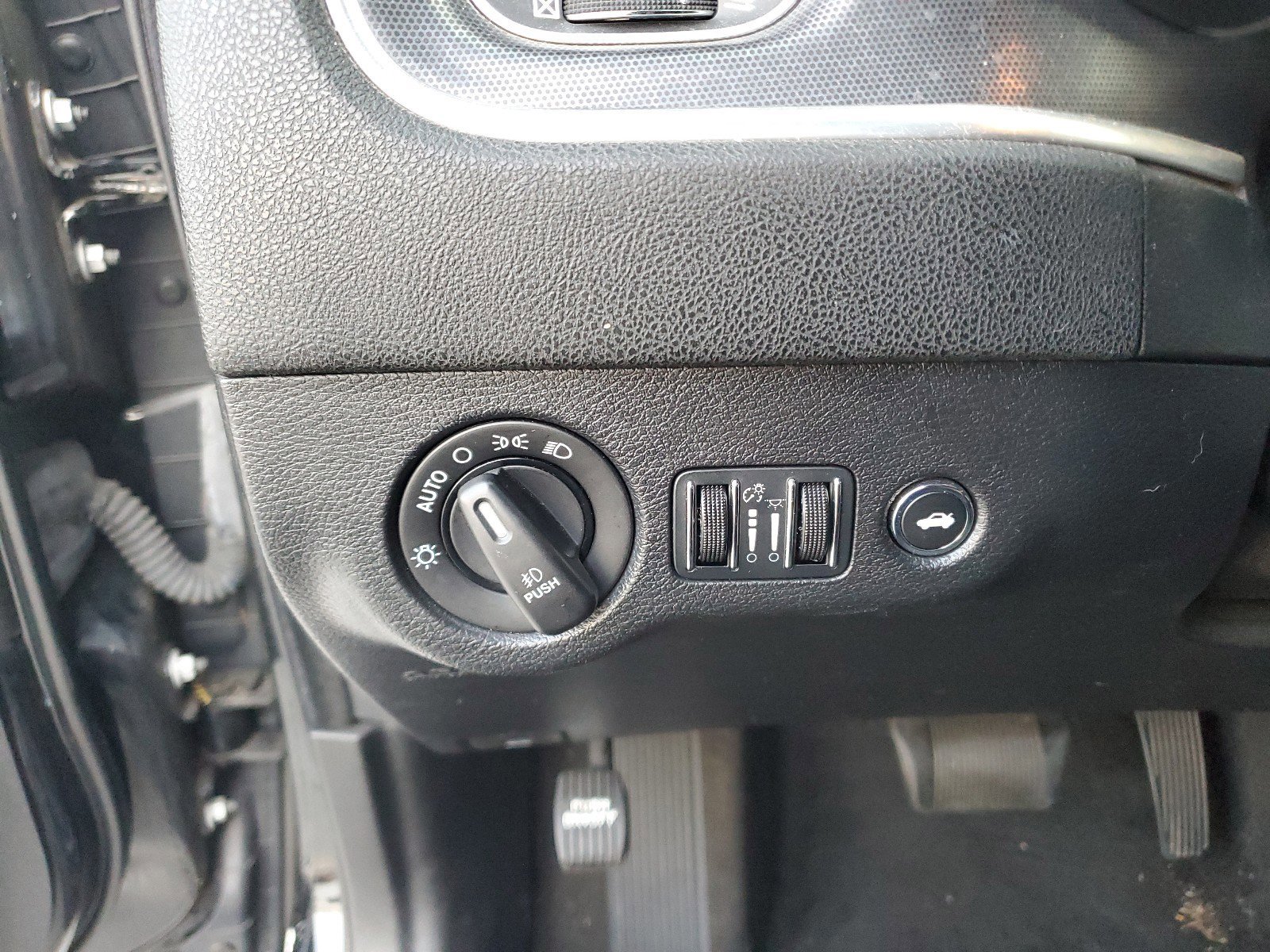 Used 2016 Dodge Charger SXT image 28