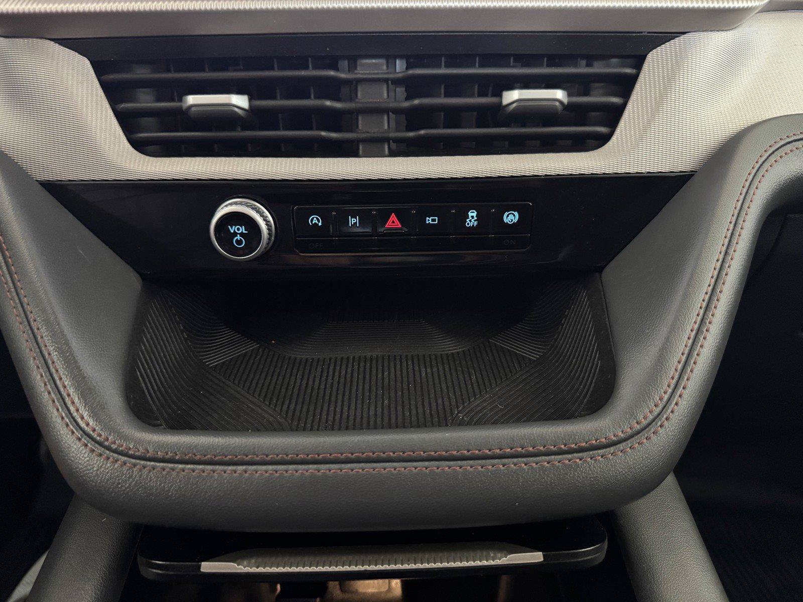 Used 2025 Ford Explorer Active RWD image 19