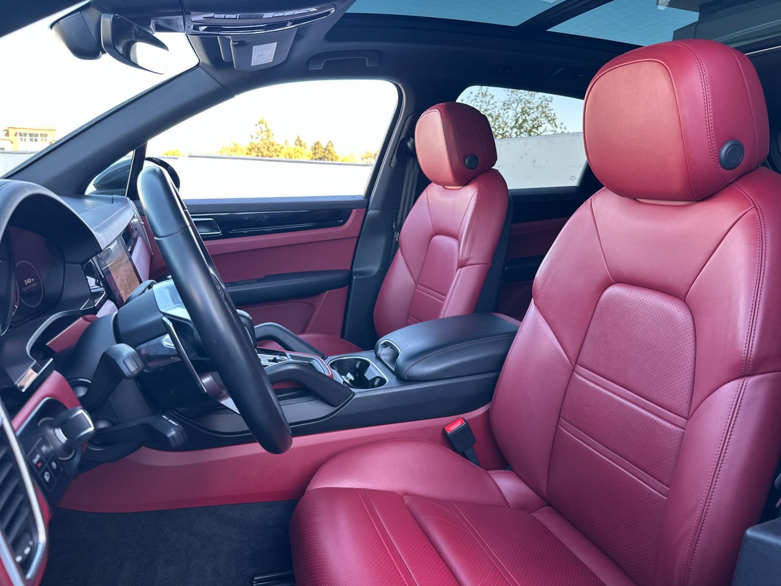 Certified 2023 Porsche Cayenne AWD/4WD image 6