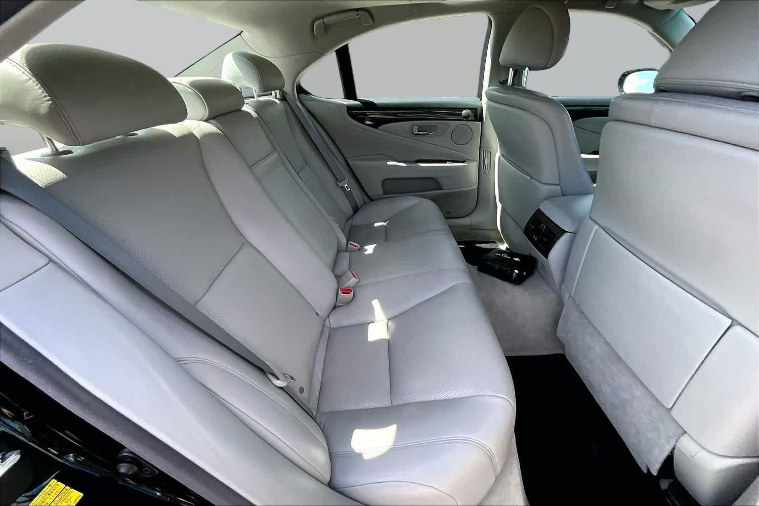 Used 2012 Lexus LS 460 AWD w/ Luxury Value Edition image 19