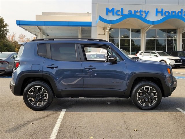 Used 2023 Jeep Renegade Latitude image 2