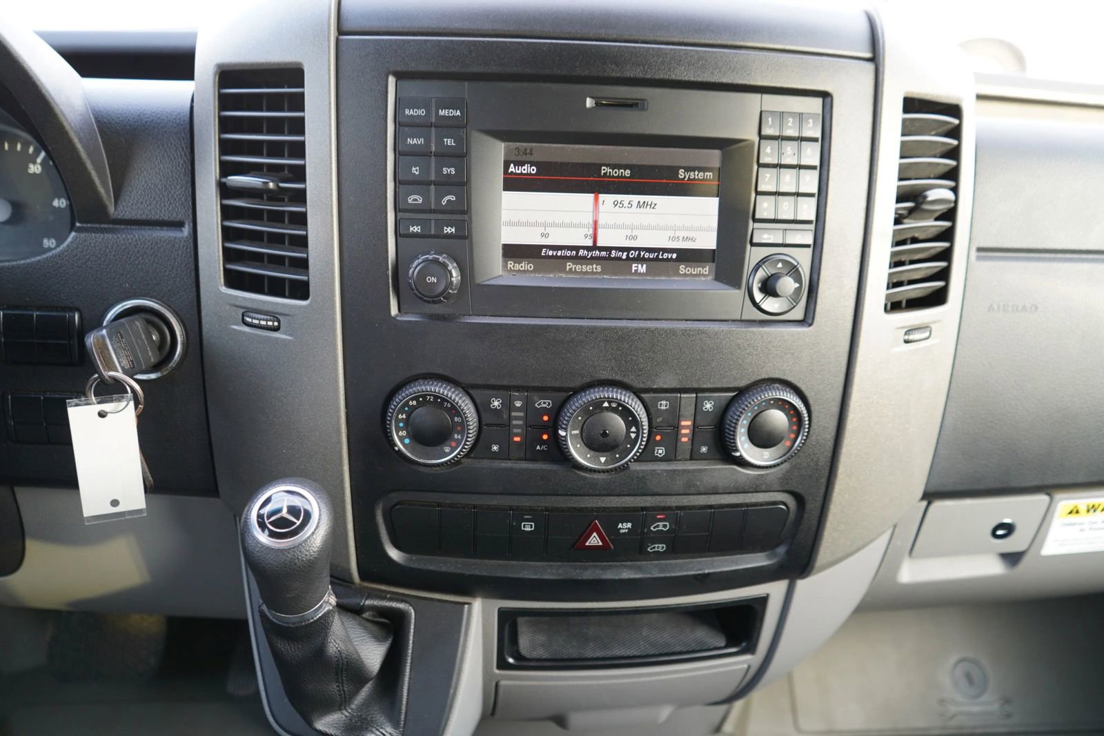 Used 2016 Mercedes-Benz Sprinter 2500 image 11
