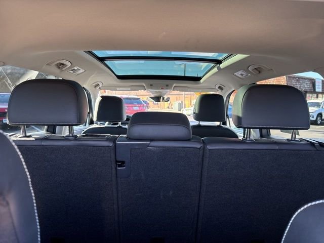 Used 2024 Volkswagen Tiguan SE image 33