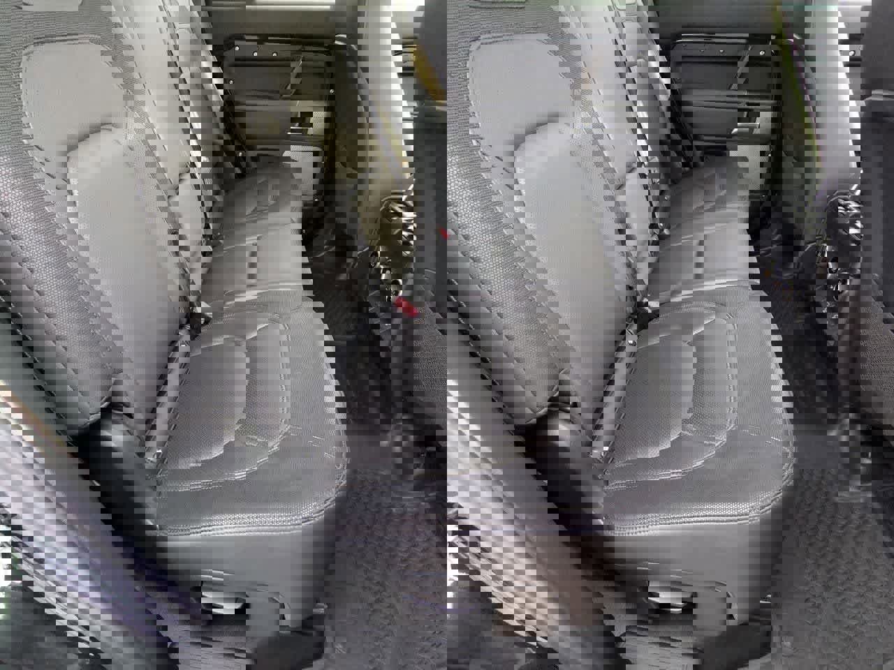 Used 2024 Land Rover Defender 130 X-Dynamic SE image 21