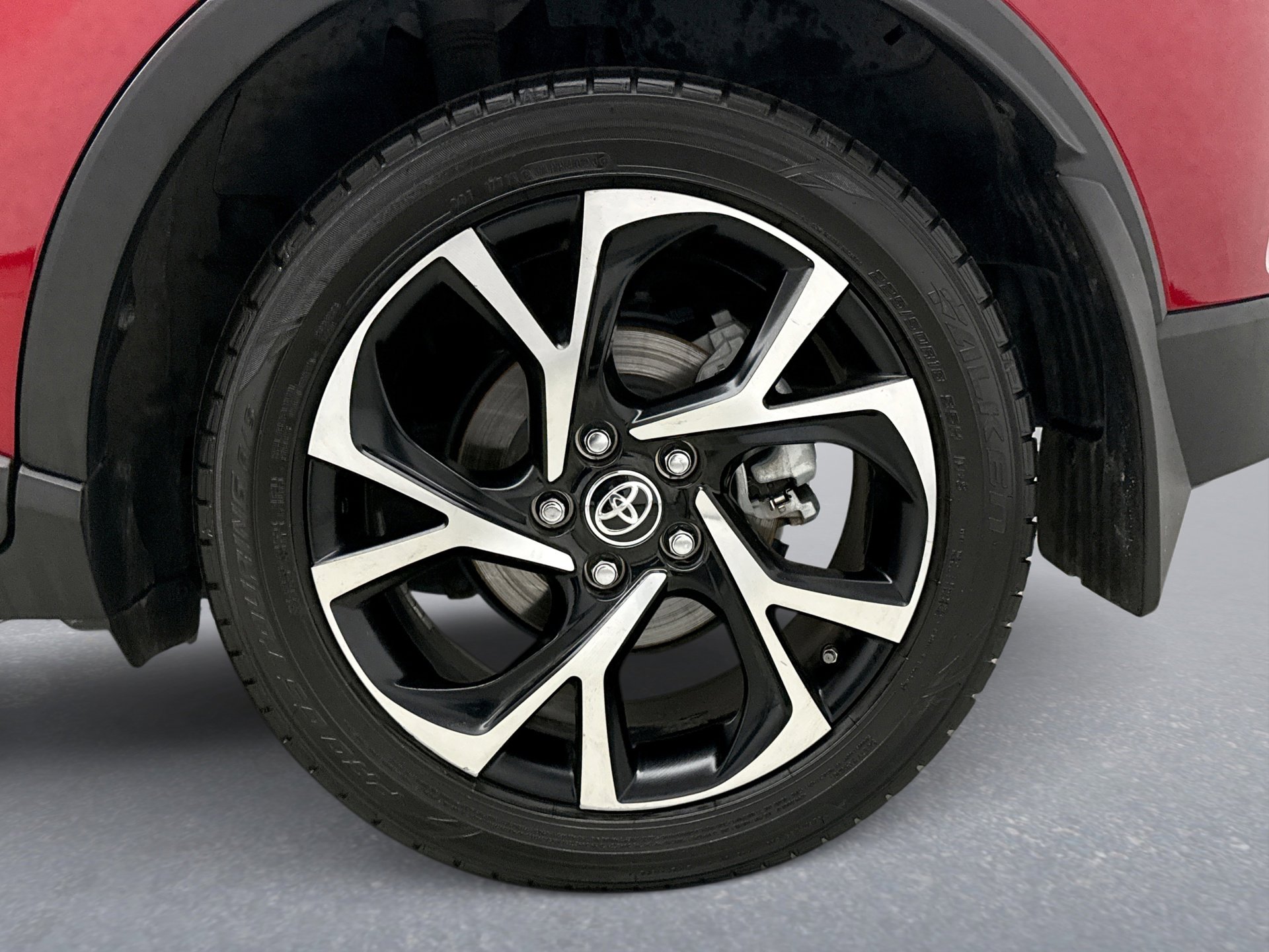 Used 2021 Toyota C-HR XLE image 24