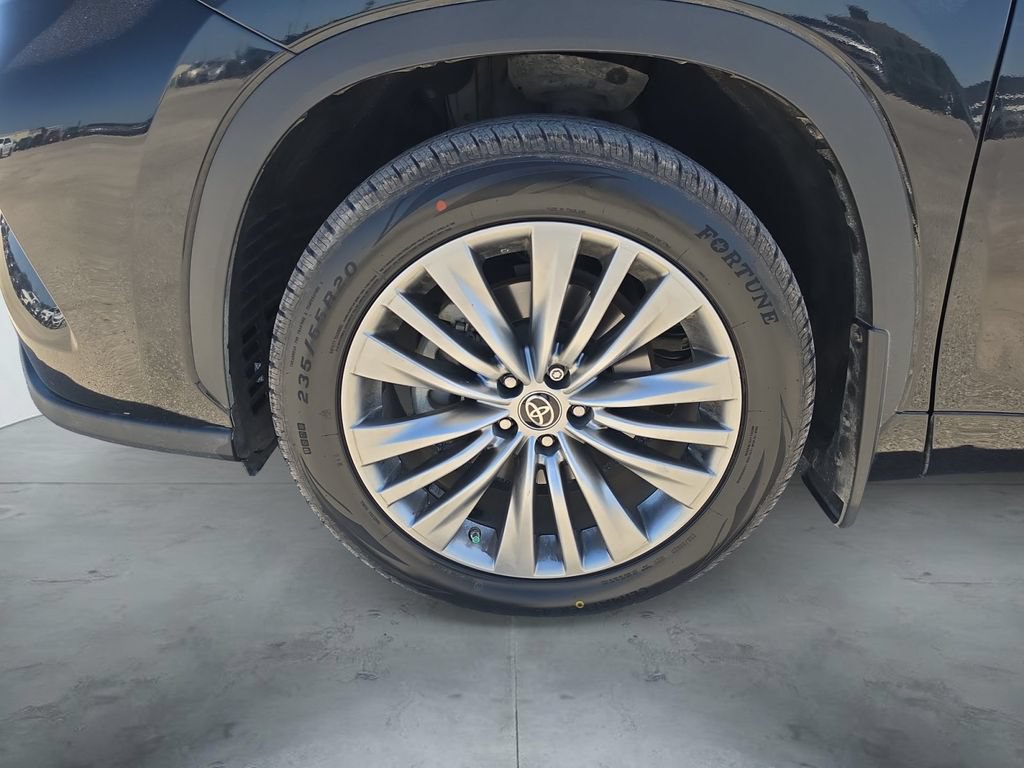 Used 2023 Toyota Highlander Platinum FWD image 17