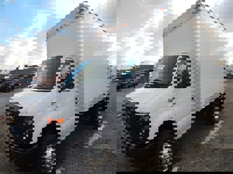 Used 2014 Ford E-350 and Econoline 350 Super Duty image 3