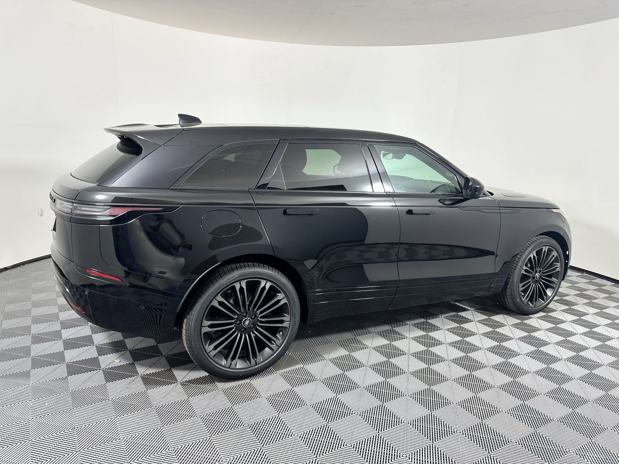 New 2026 Land Rover Range Rover Velar Dynamic SE image 19