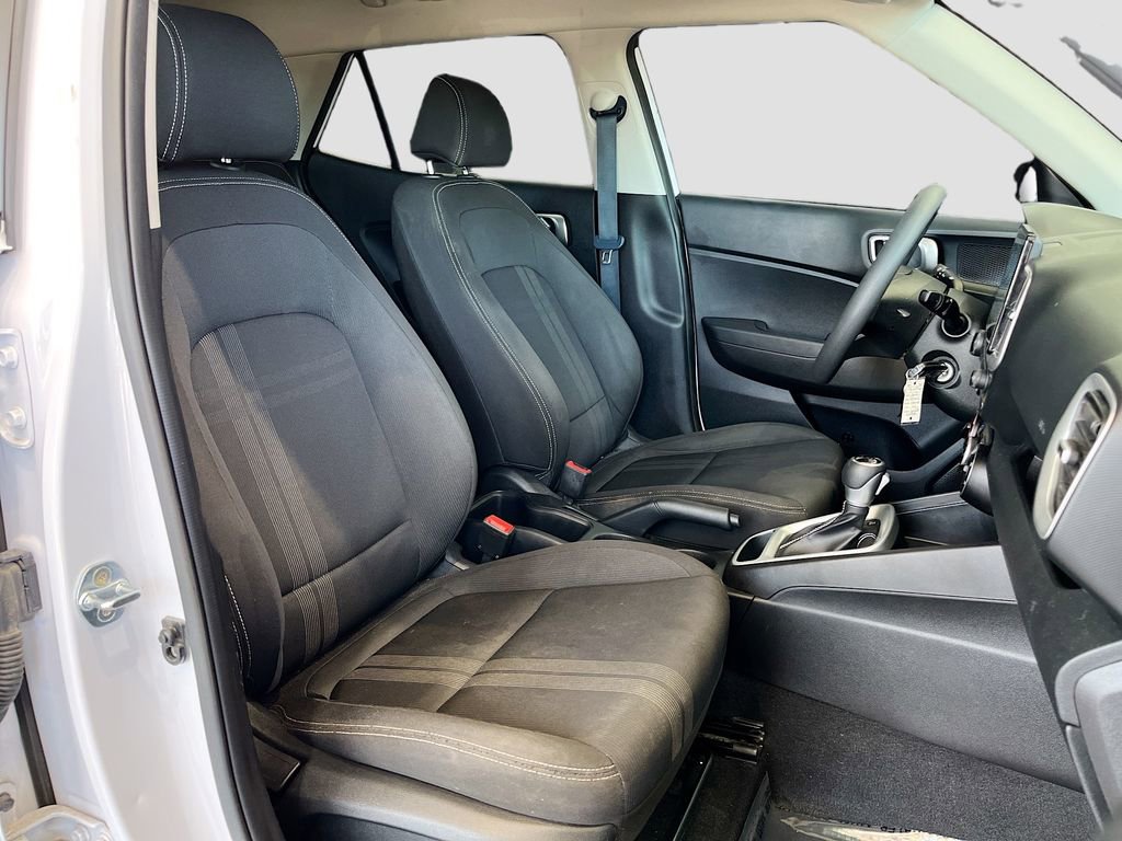 Used 2021 Hyundai Venue SE FWD image 25