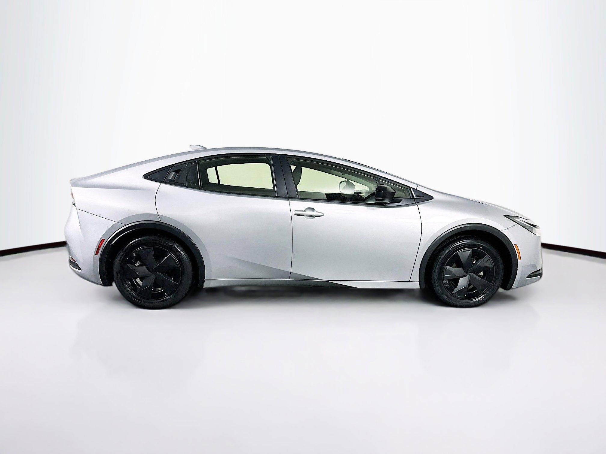 Used 2025 Toyota Prius LE image 10