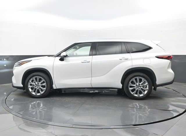 Used 2026 Toyota Highlander Limited image 7