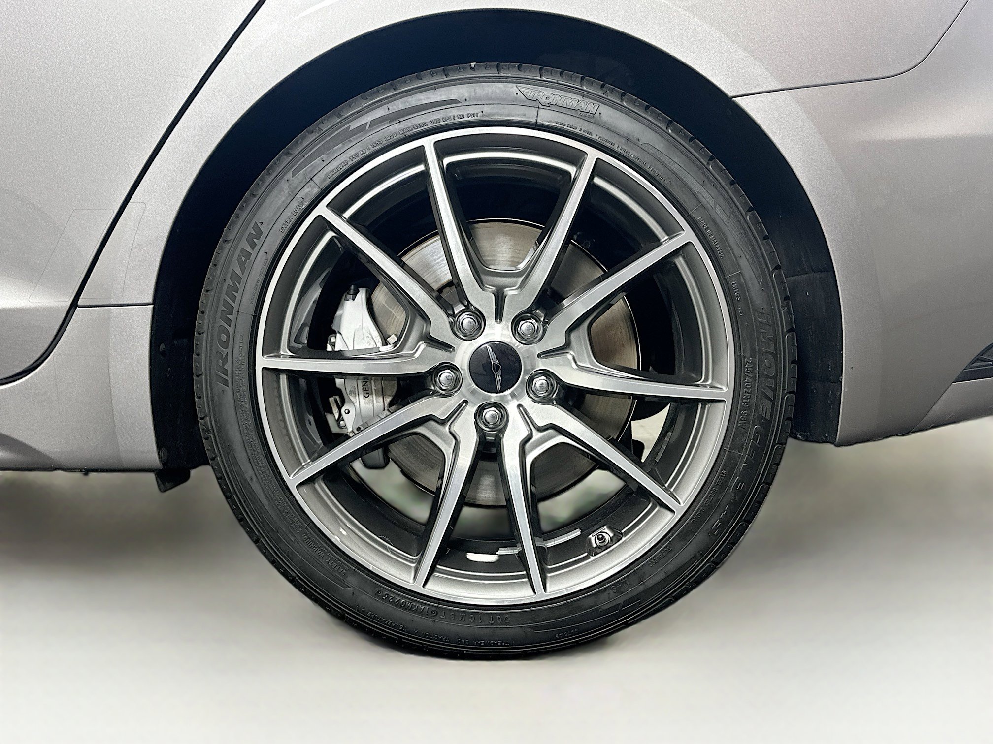 Used 2025 Genesis G70 2.5T image 11