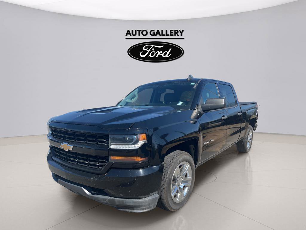 Used 2018 Chevrolet Silverado 1500 Custom w/ Custom Value Package AWD/4WD image 1