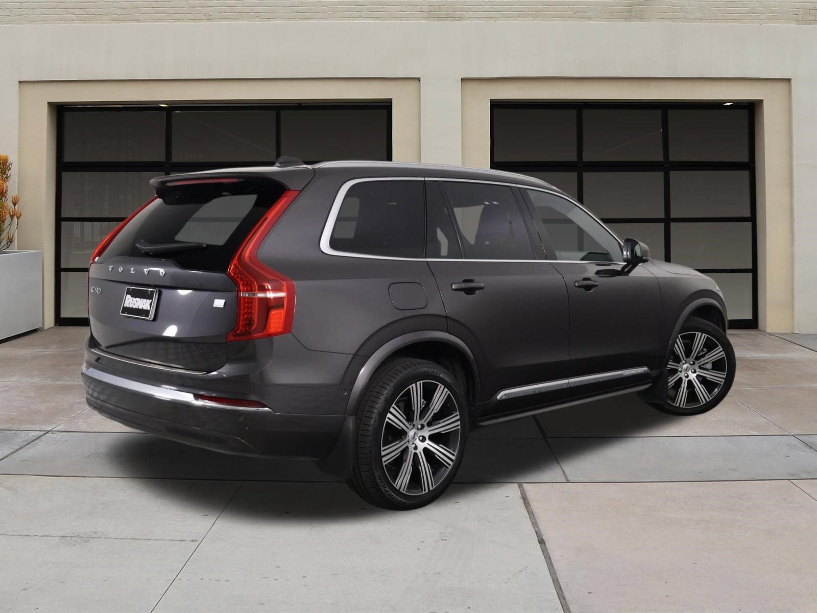 Certified 2024 Volvo XC90 T8 Plus w/ Protection Package Premier AWD/4WD image 4