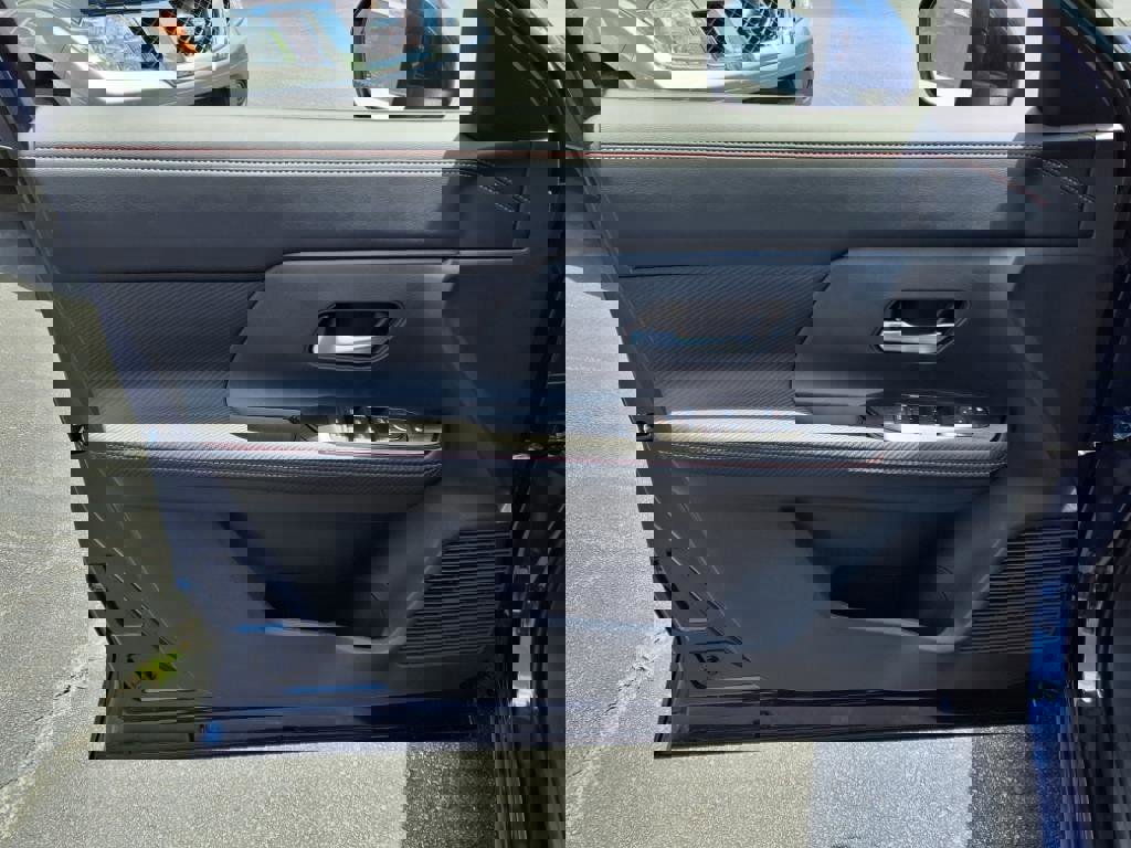 New 2025 Nissan Kicks SR image 8