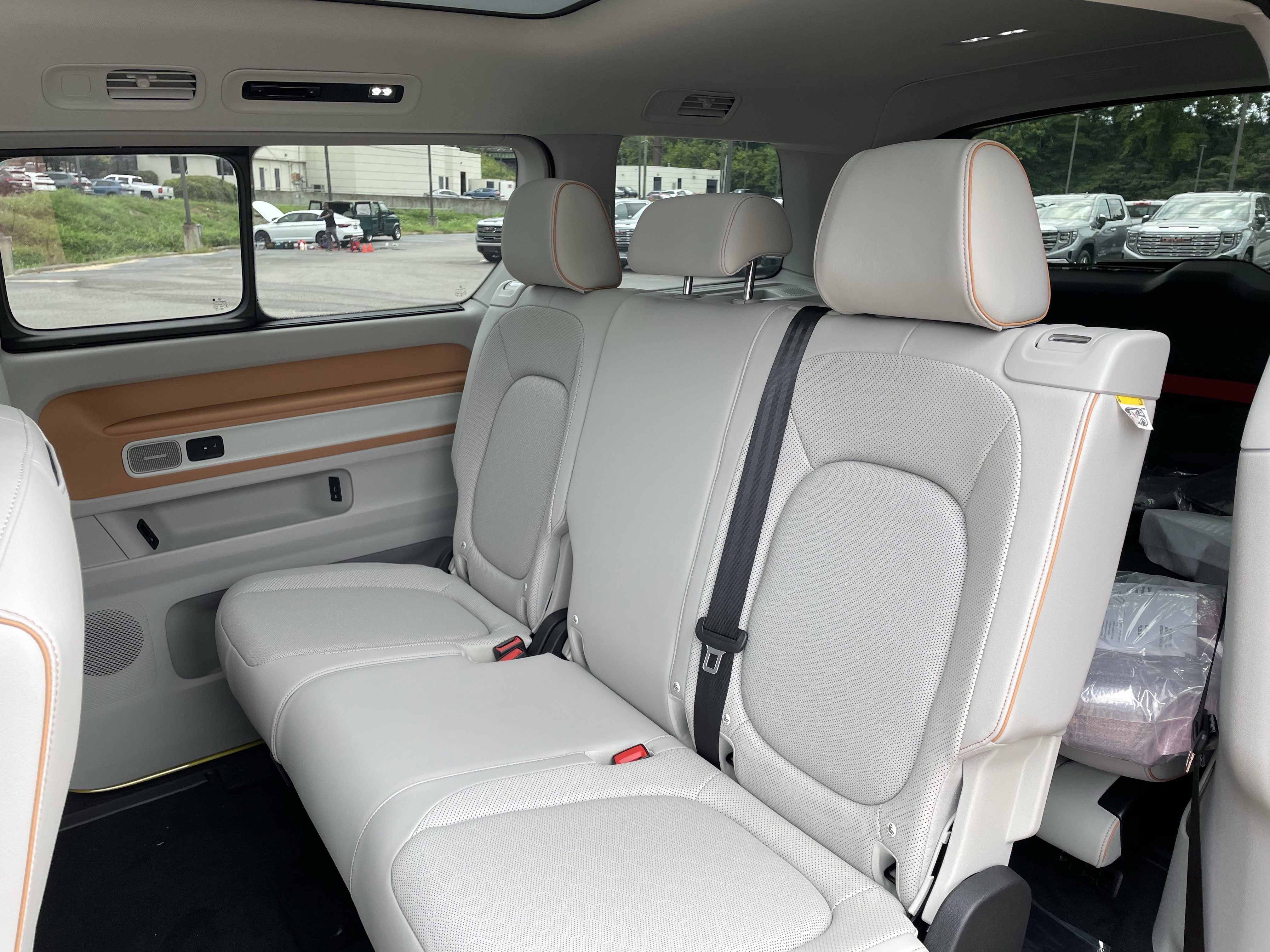 New 2025 Volkswagen ID. Buzz 1st Edition image 11