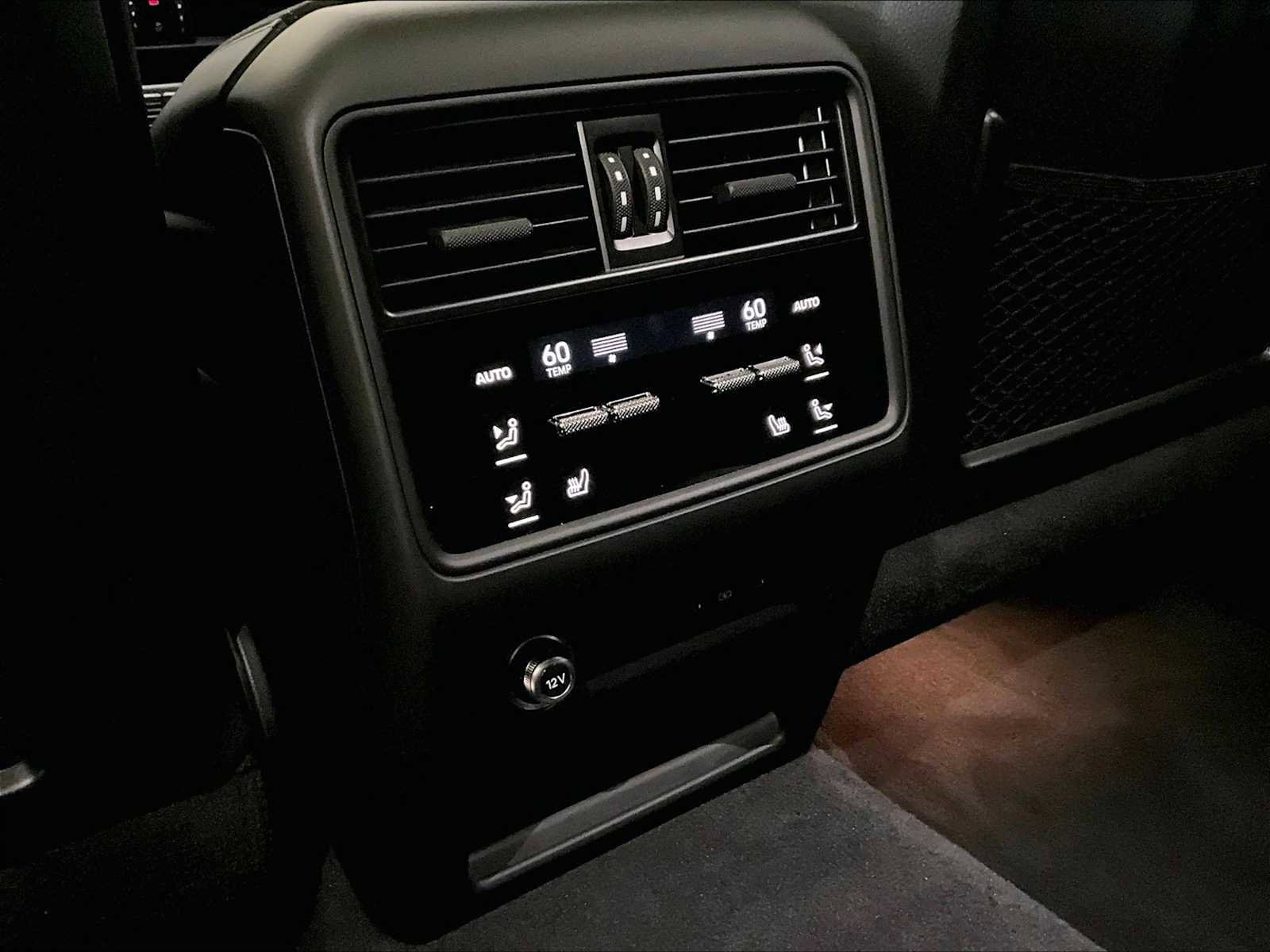 Used 2025 Porsche Cayenne GTS w/ Premium Package image 30