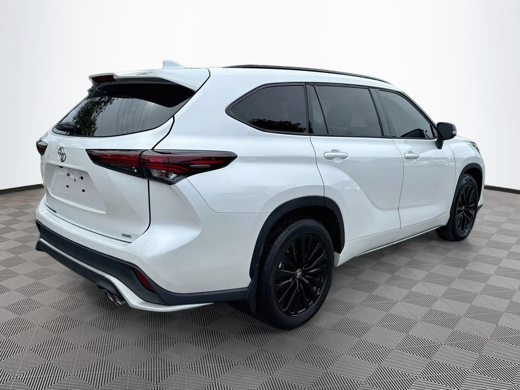 Used 2024 Toyota Highlander XSE FWD image 6
