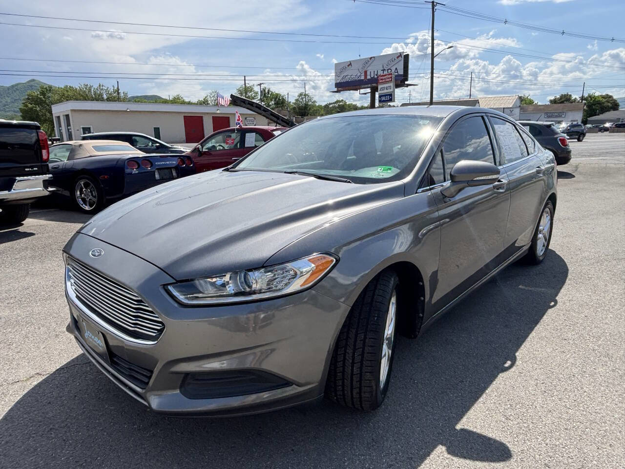 Used 2013 Ford Fusion SE image 2