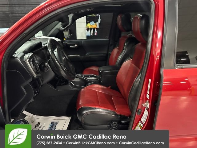 Used 2016 Toyota Tacoma TRD Off-Road w/ Premium & Technology Package AWD/4WD image 13