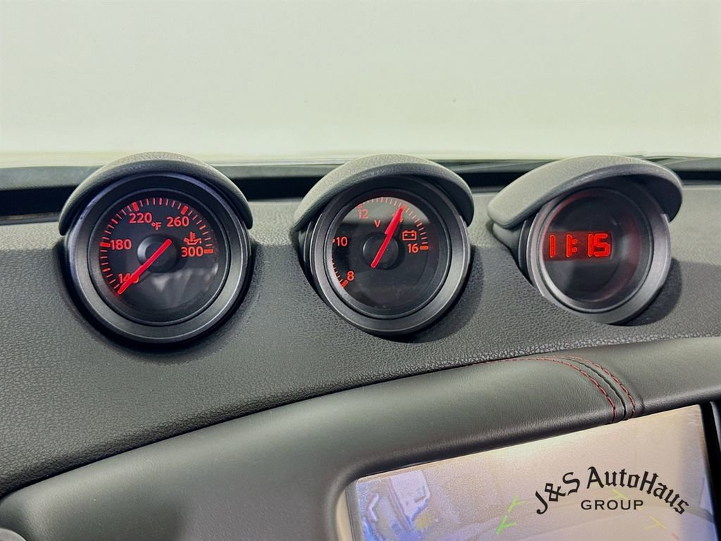 Used 2019 Nissan 370Z NISMO RWD image 17