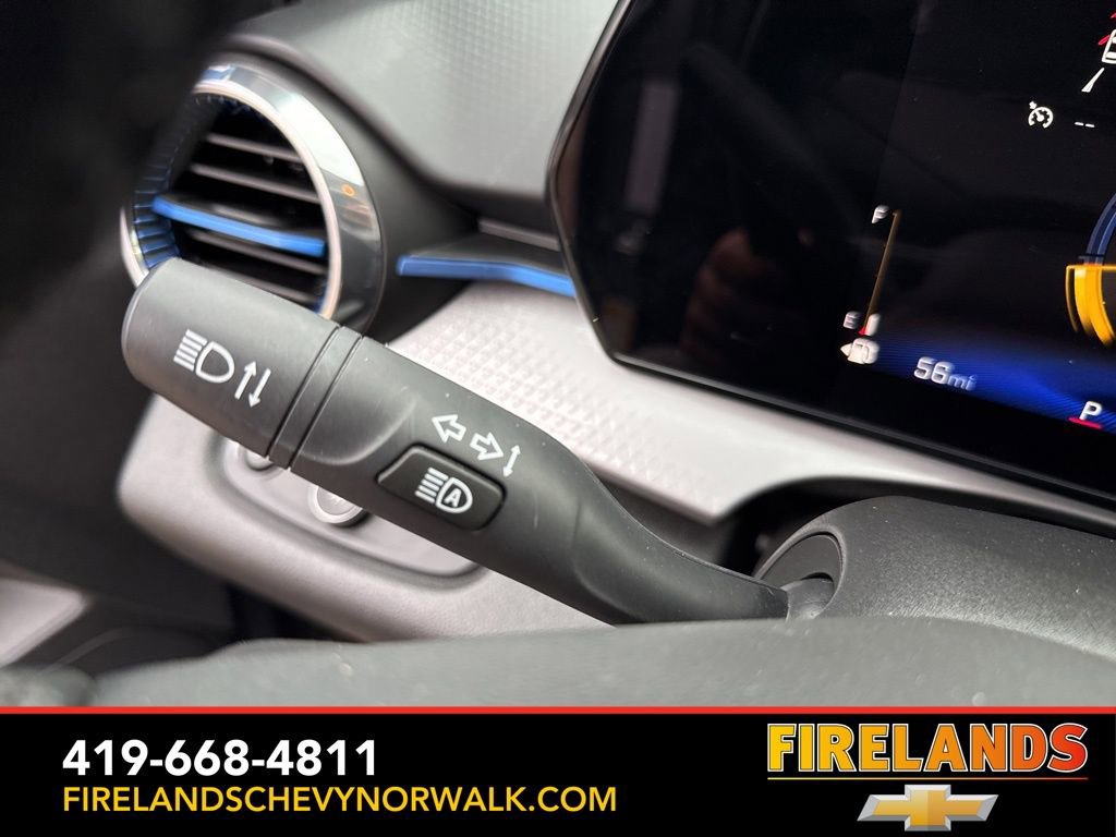 Used 2025 Chevrolet Trax LT w/ LT Convenience Package image 11