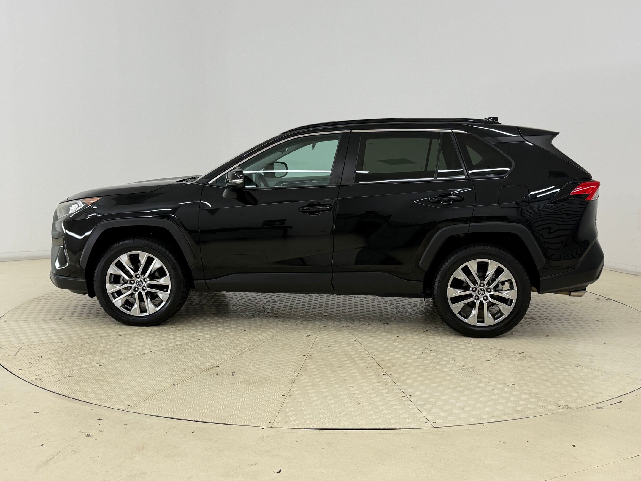 Used 2021 Toyota RAV4 XLE Premium FWD image 2