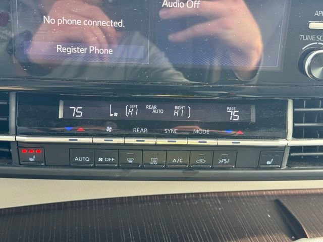 Used 2024 Toyota Sienna XLE image 28