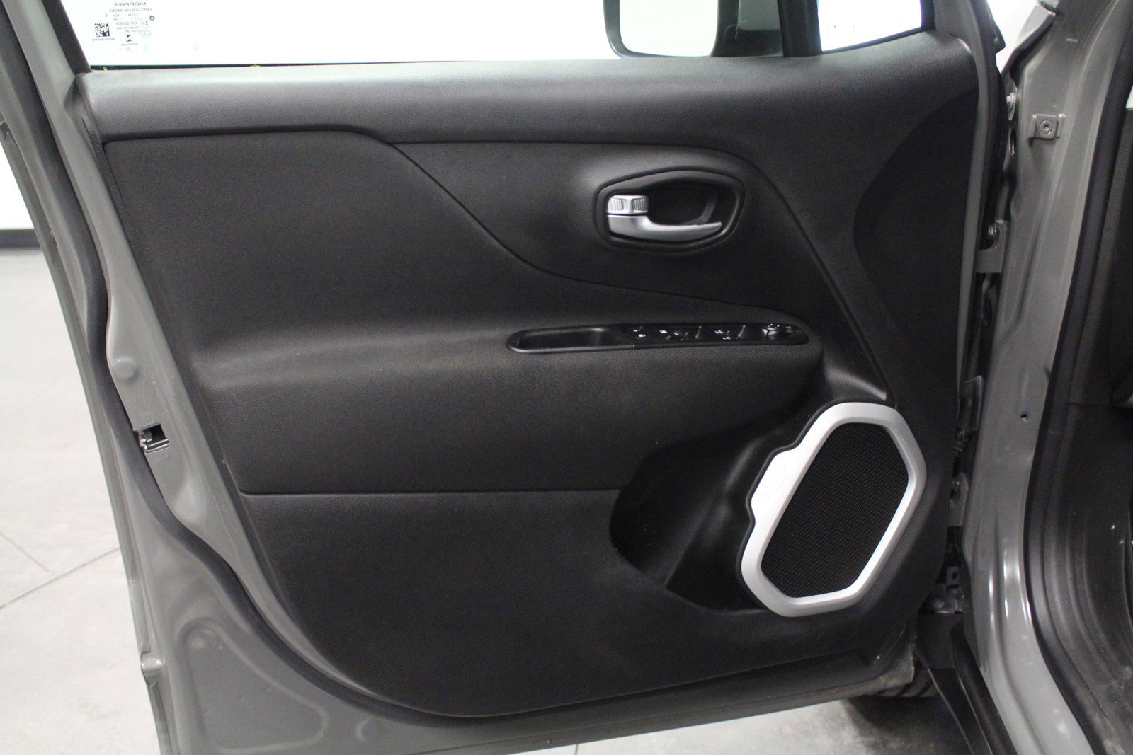 Used 2021 Jeep Renegade Latitude w/ Luxury Group I image 11