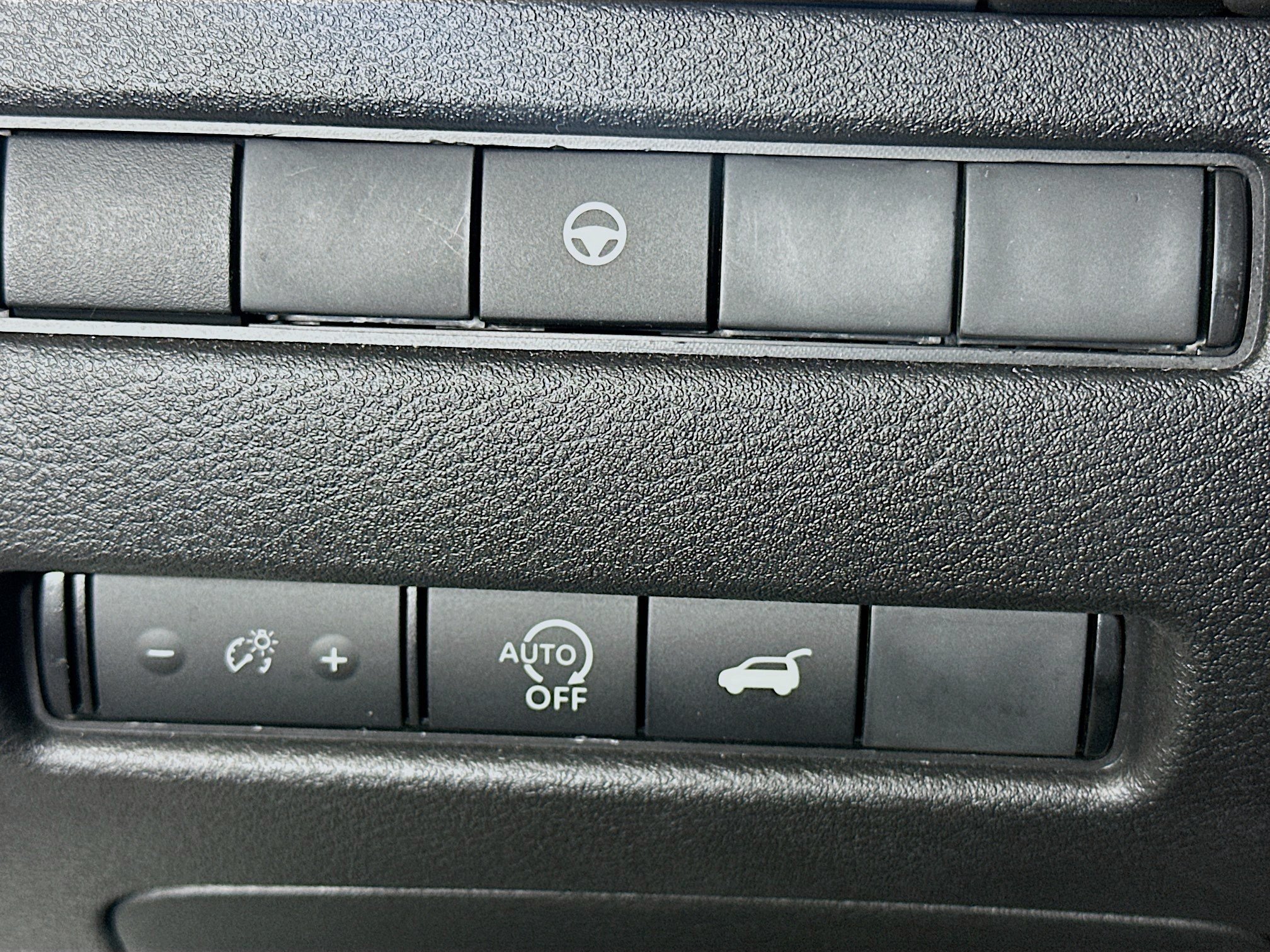 Used 2023 Nissan Rogue SV w/ SV Premium B Package FWD image 17