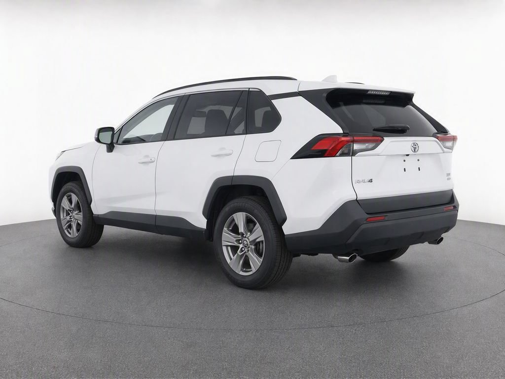 Used 2022 Toyota RAV4 XLE w/ Convenience Package AWD/4WD image 3