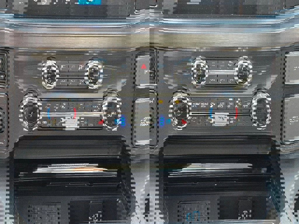 New 2026 Ford F350 Lariat w/ FX4 Off-Road Package image 17