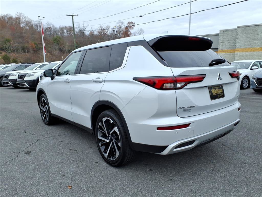 Used 2024 Mitsubishi Outlander SE image 3