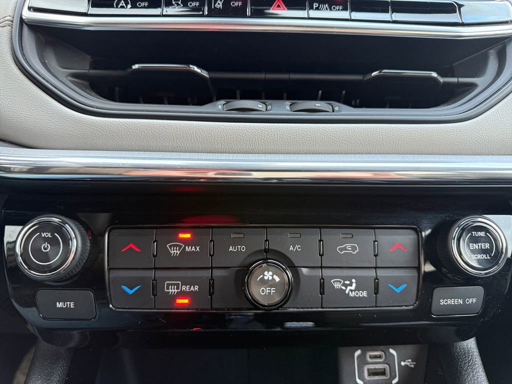 Used 2024 Jeep Compass Limited image 28