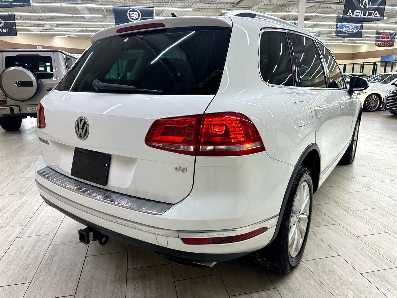Used 2015 Volkswagen Touareg Sport image 7