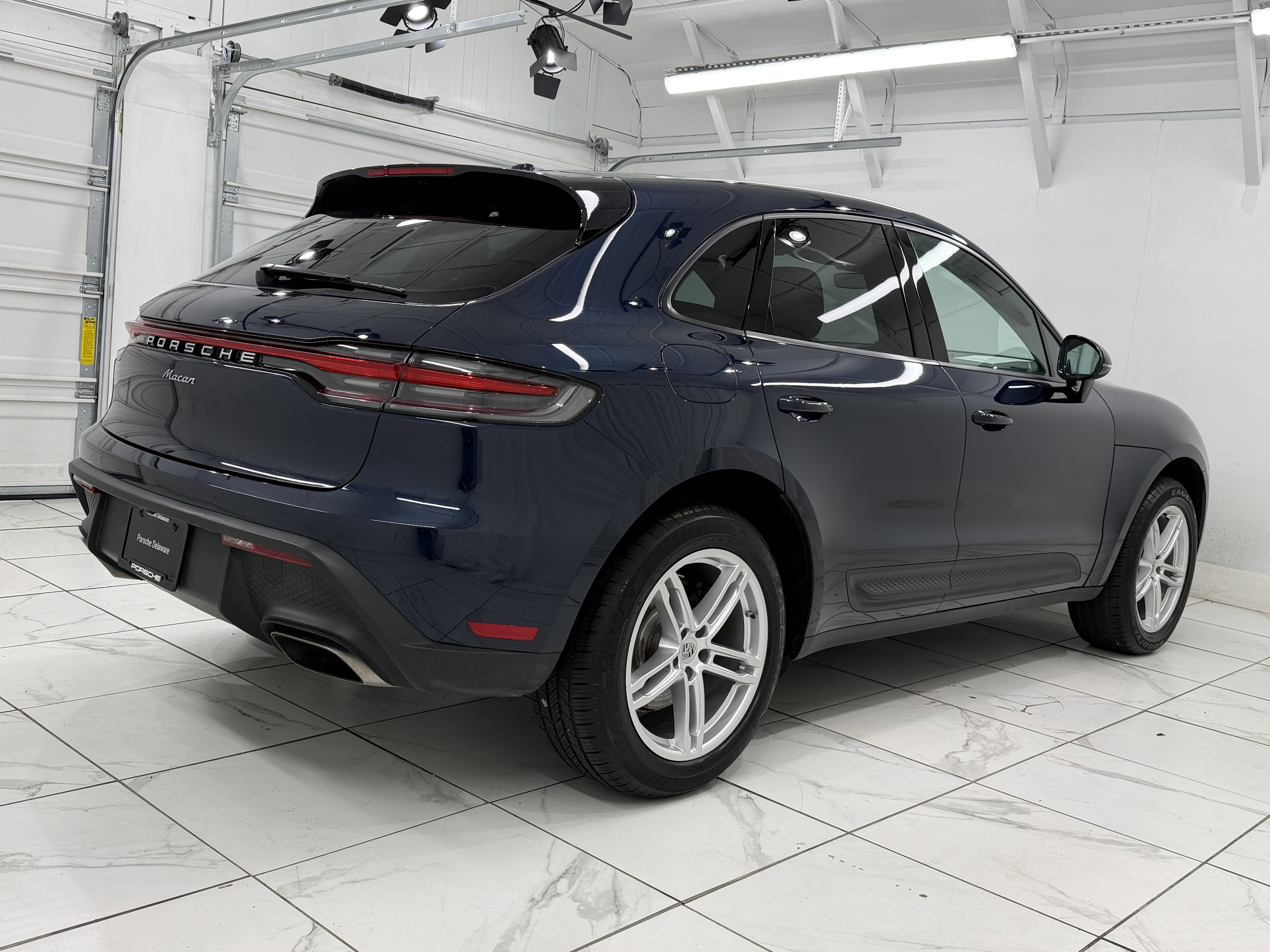 Certified 2022 Porsche Macan image 11