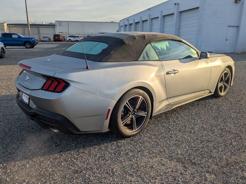 Used 2024 Ford Mustang Convertible RWD image 4