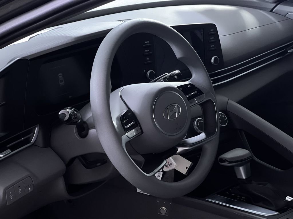 Used 2025 Hyundai Elantra SE FWD image 23